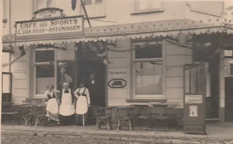 Station - Cafe Des Sports