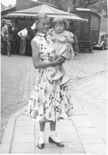 Stationsstraat Kermis 1956 in de Stationsstraat (1956)