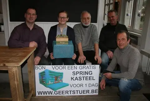 15000 leden - Annelies Vandenbroek - foto overhandiging