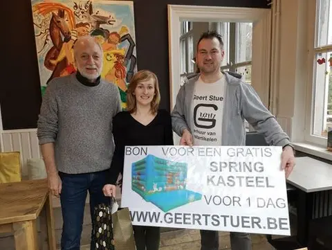 17500 leden - Sofie Vandebrouck - foto overhandiging